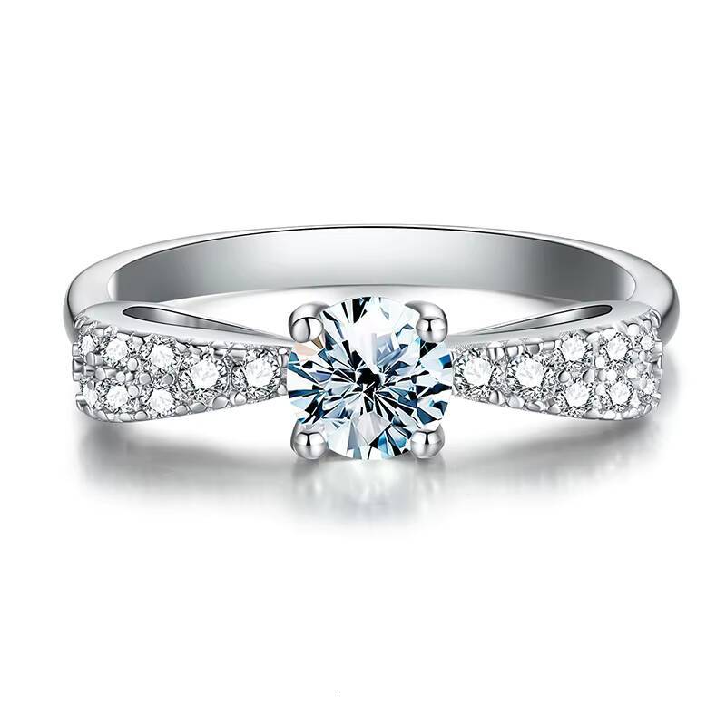 Fashion Jewelry Gra VVS 05Ct Lovely Bowknot Diamond Moisssanite 925 Sterling Silver Rings for Women Lady Wedding Engagement
