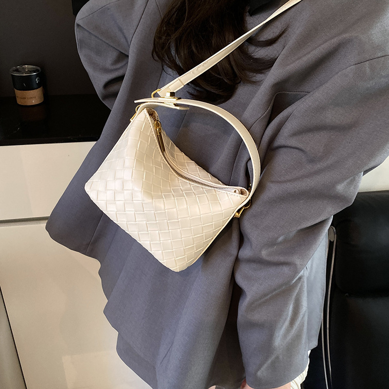 Luxury Brand Designer Bag Summer New High-End Versatile Woven Pattern Women's Bag Handheld Crescent-Shaped Lunch Box Bag Bento Bag Single Shoulde