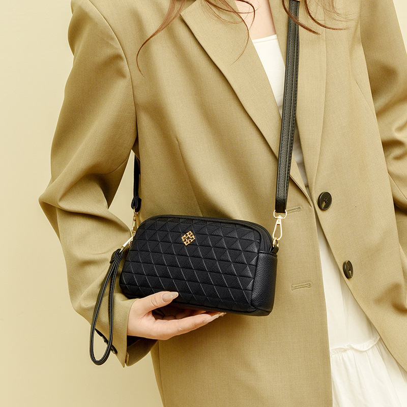 Luxury Brand Designer Bag Autumn Winter New Crossbody Shoulder Bag Fashion Quilted Women's Small Square Bag Niche Clutch Fashion Versatile