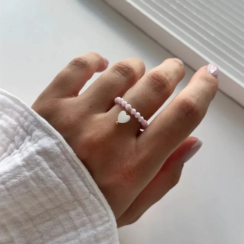 Vintage Originality String of Beads Elastic Cord Heart Shape Shell Pendant Rings for Women Elegant Round Bead Rings Jewelry Gift 251014