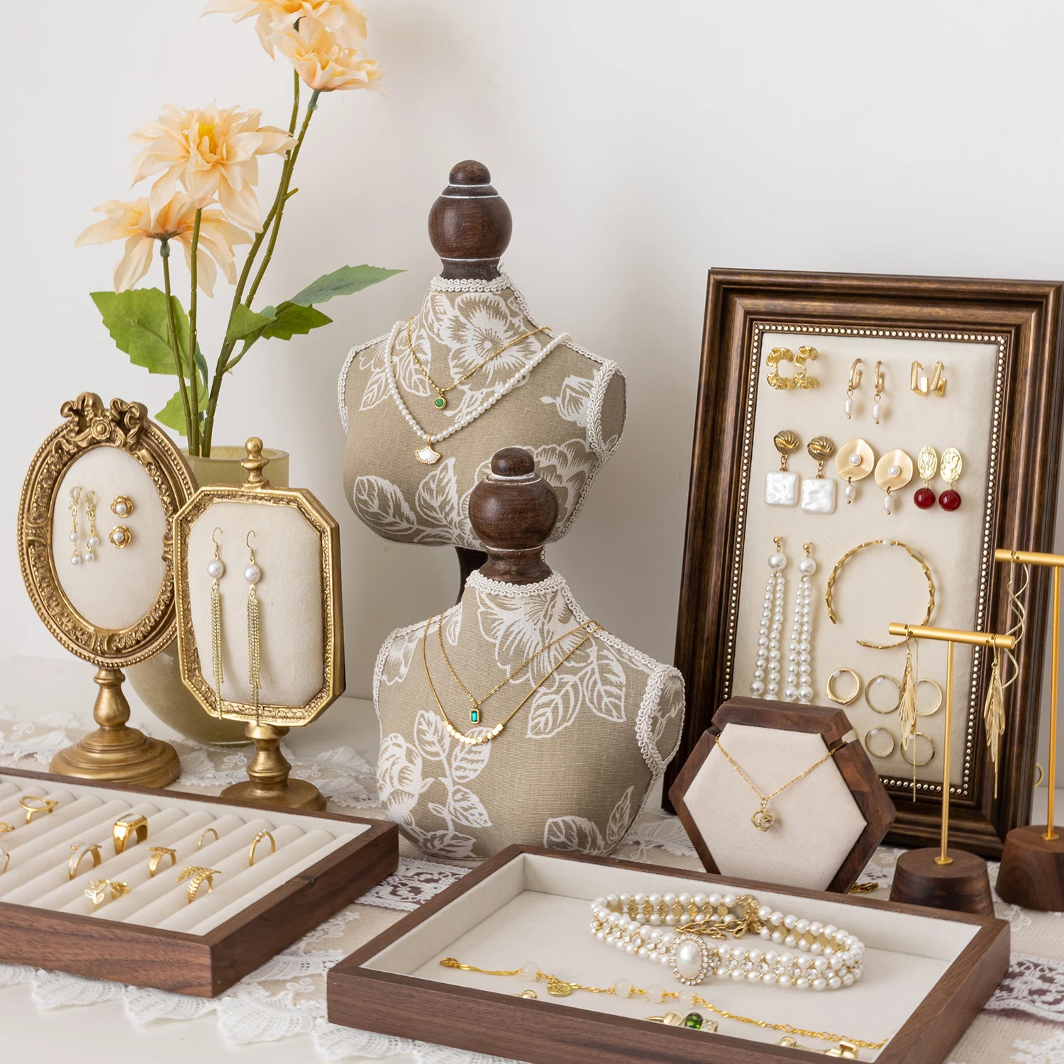 Walnut Wood Model Bust Wooden Jewelry Display Necklace Pendants Mannequin Hanging Earring Holder Jewelry Stands Organizer Rack 251016