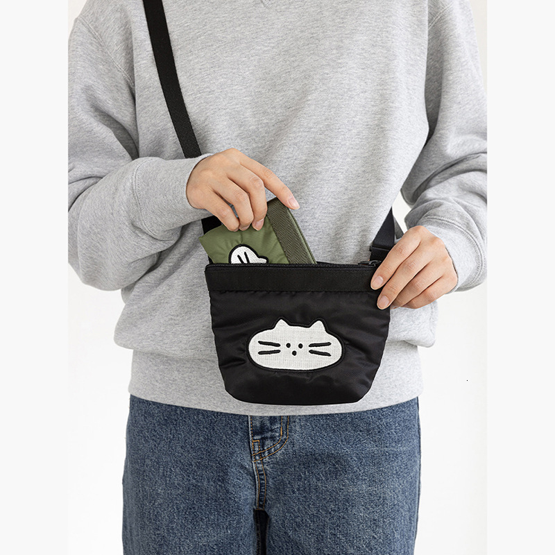 Designer Korean style crossbody bag, cat cartoon cute embroidered ID card small bag, lightweight nylon phone bag, shoulder bag