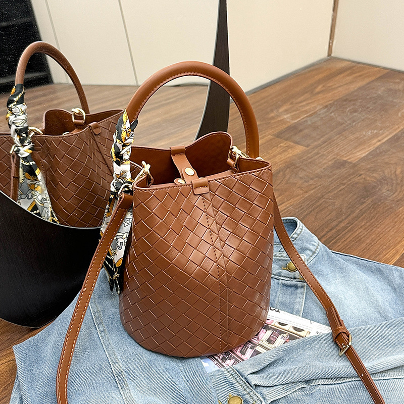 Luxury Brand Designer Bag 2025 New Women's Bag Crossbody Bucket Bag Large Capacity Woven Handbag Shoulder Bag