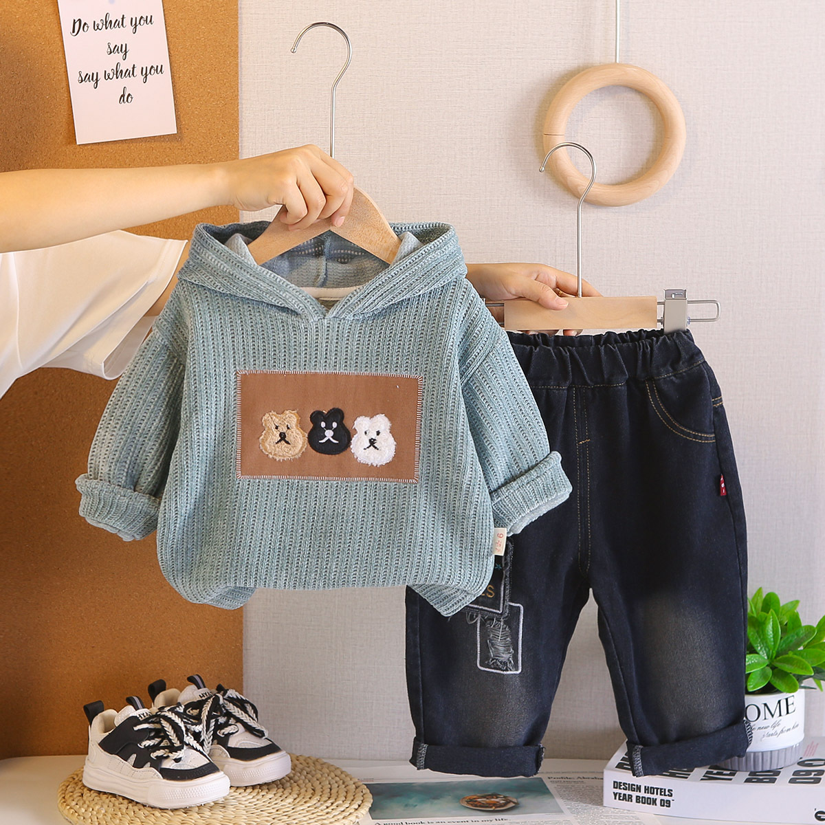 Children's clothing for boys in spring and autumn, 2025 new stylish set, baby autumn cartoon three little bear hooded set, free shipping designer