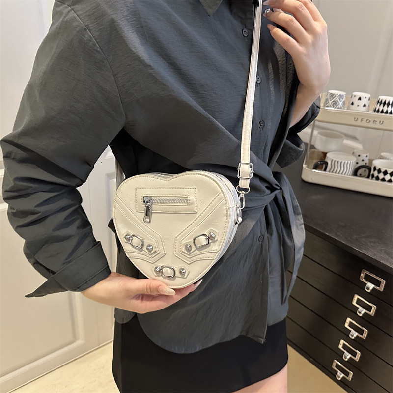 Luxury Brand Designer Bag Fashion Heart Small Bag 2023 New Trendy Shoulder Bag Crossbody Bag Women's Bag Korean And Japanese Style Winter Women&#