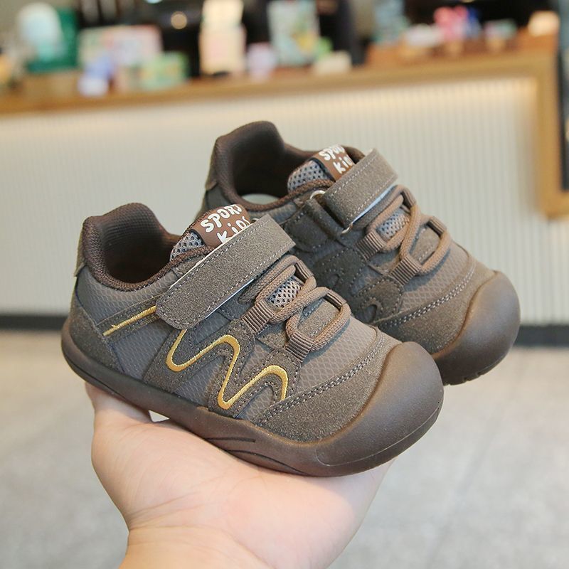 New children's sports shoes for boys and girls, anti slip and lightweight training shoes, fashionable soft soled running shoes, designer shoes