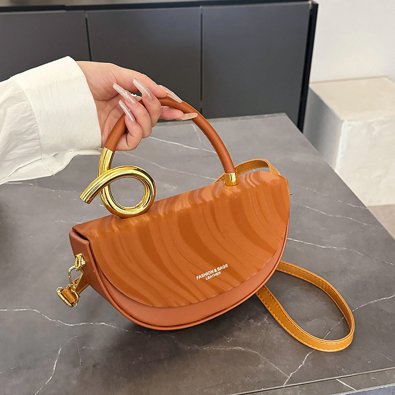 Luxury Brand Designer Bag 2025 New Half-Round Saddle Bag Fashion Niche Design Crossbody Bag Versatile High-End Feel Women's Box Bag