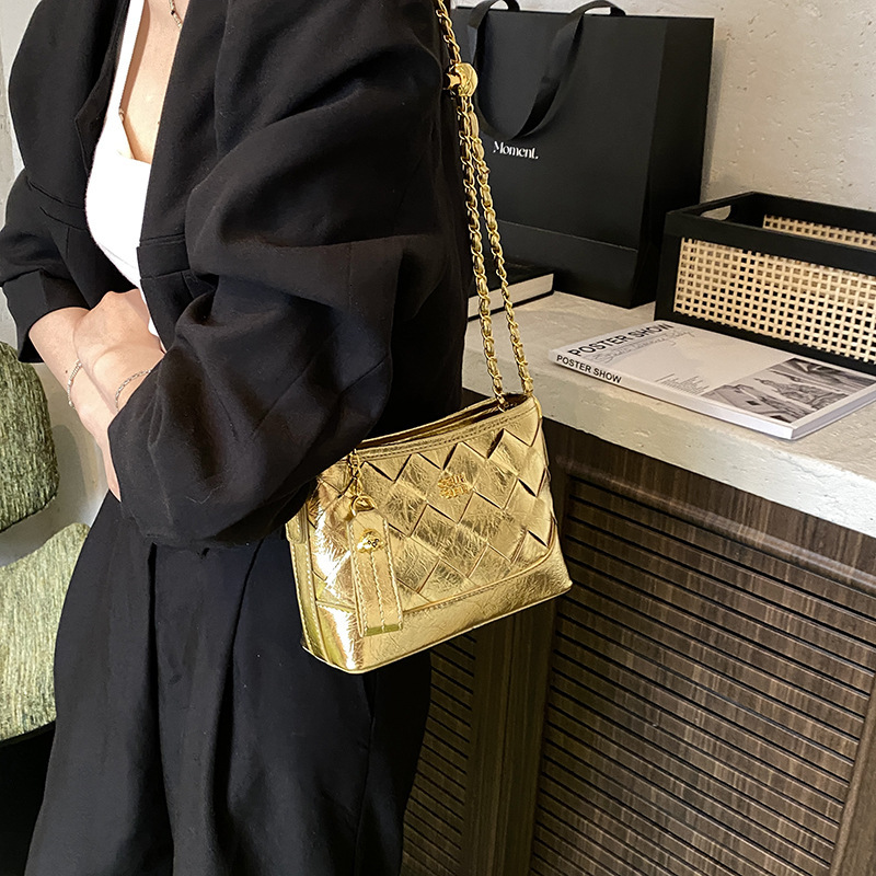 Luxury Brand Designer Bag Quilted Woven Bucket Bag 2025 New Chain Hobo Bag Crossbody Bag Women's Bag Textured Stylish Shoulder Bag