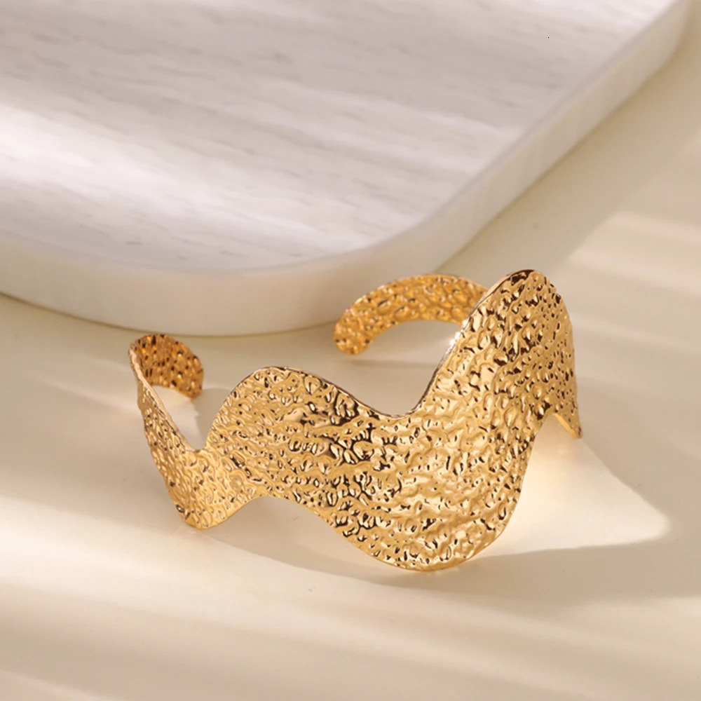 Minimalist Texture Bending Bangle For Women Stainless Steel Geometric Bangle Fashion Wedding Engagement Jewelry 251014