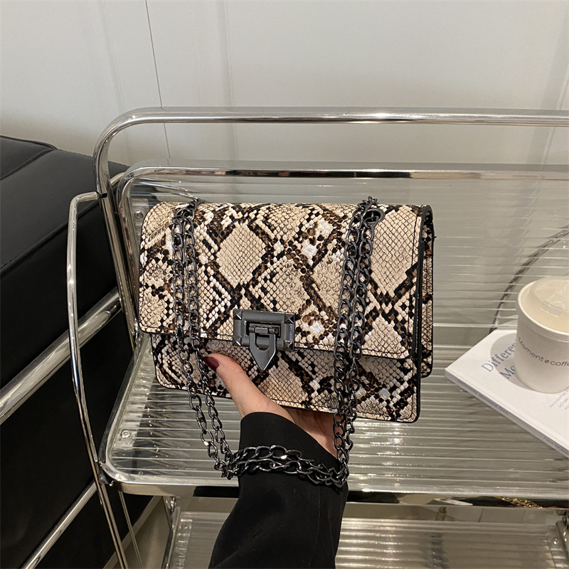 Luxury Brand Designer Bag Snake Pattern Lock Buckle Shoulder Bag 2025 New Style Personality Ins Casual Handbag For Women Fashion Crossbody Bag