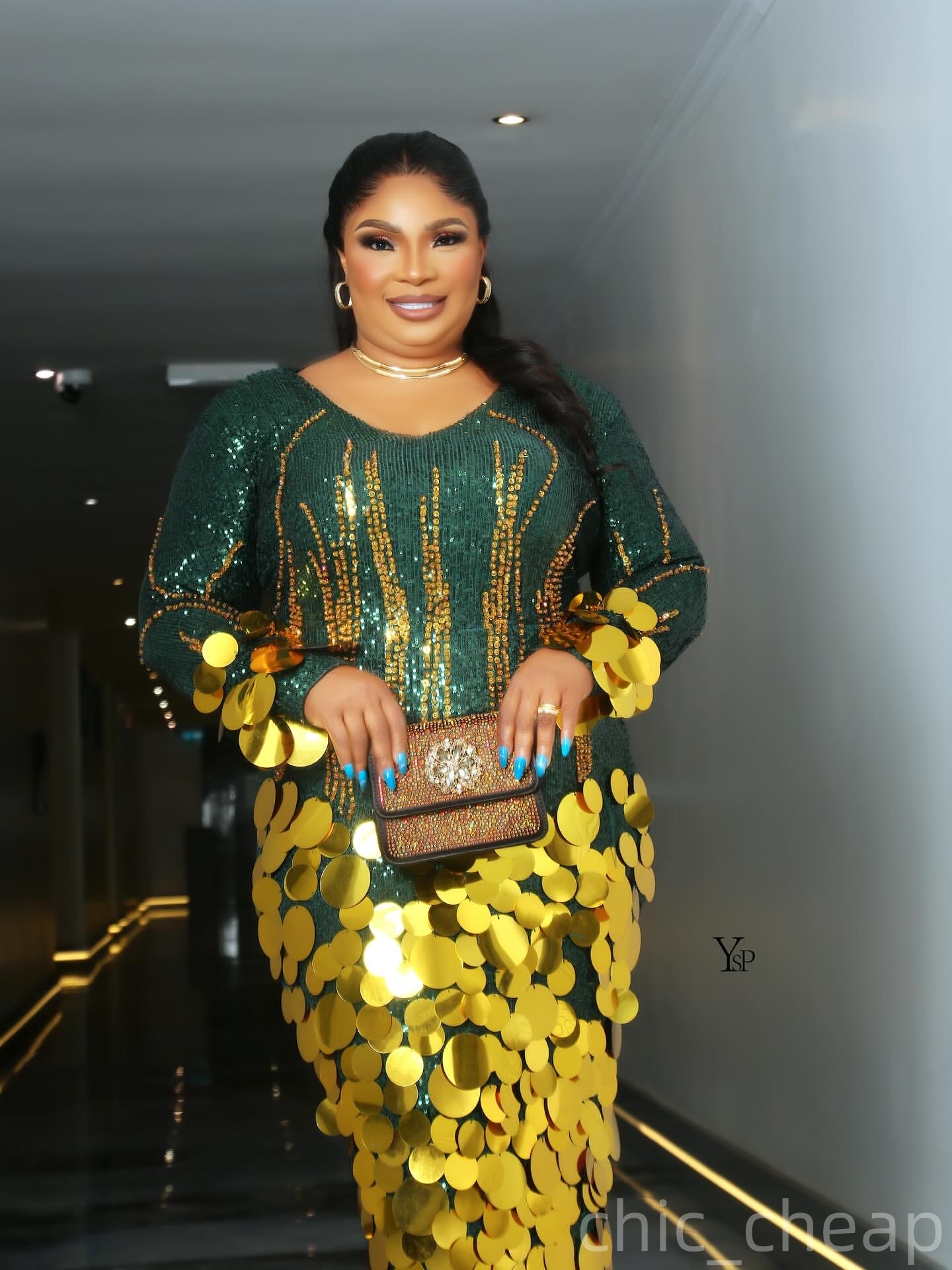 Sheath Dark Green Plus Size Prom Dresses 2025 V-neck Beaded Sequins Long Sleeves Evening Formal Party Second Birthday Engagement Gowns Dress For Speci