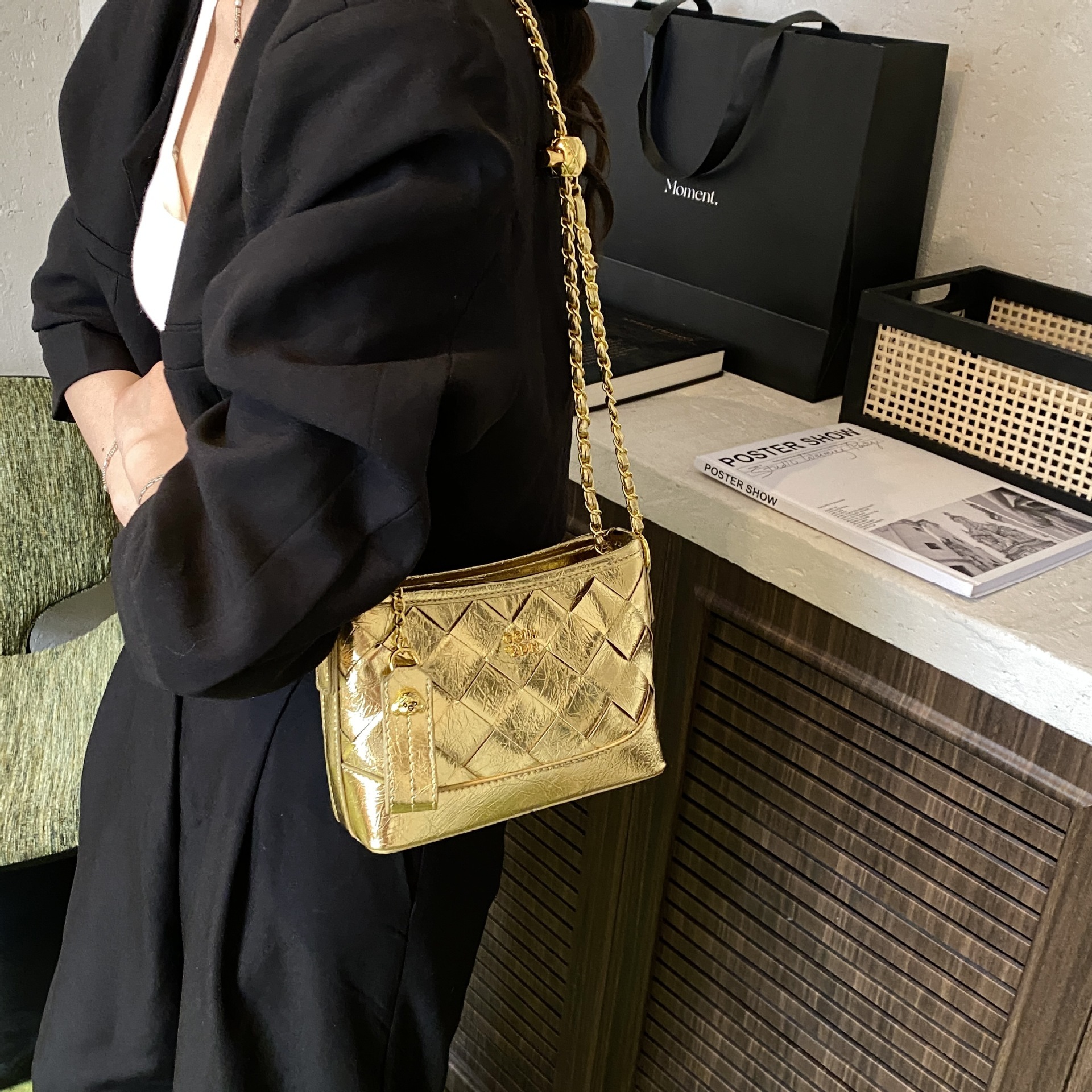 Luxury Brand Designer Bag Quilted Woven Bucket Bag 2025 New Chain Hobo Bag Crossbody Bag Women's Bag Textured Stylish Shoulder Bag