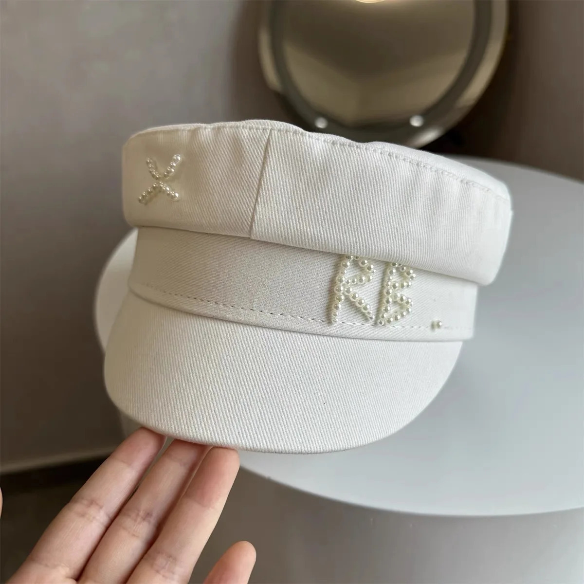 Cotton Letter Decorative Embroidered Flat Top Navy Hat Korean Fashion sboy Cap Baker Boy Hat Visor Gorras Mujer White Cap 251017