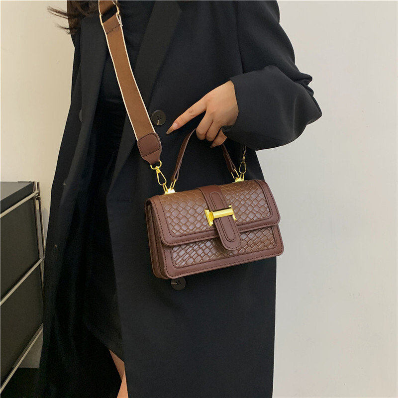 Luxury Brand Designer Bag Woven Solid Color 2023 Simple Color Block Fashion Shopping Casual Street Crossbody Handbag Single Shoulder Small Square Bag