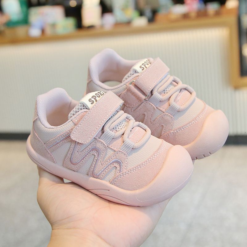 New children's sports shoes for boys and girls, anti slip and lightweight training shoes, fashionable soft soled running shoes, designer shoes