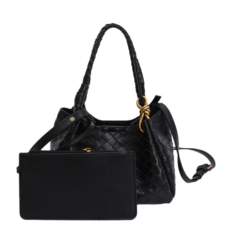 Luxury Brand Designer Bag High-End Niche Bag For Women, Autumn/Winter 2025 New Versatile Fashion Crossbody Bag, Korean Style Handheld Quilted Bucket B