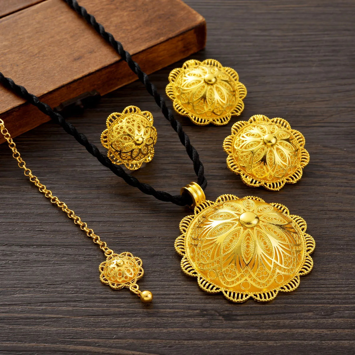 Dubai Arab Women Exquisite Jewelry Set Big Pendant Necklace Ring Earrings Head Chain African Bride Wedding Tradional Gift 251016