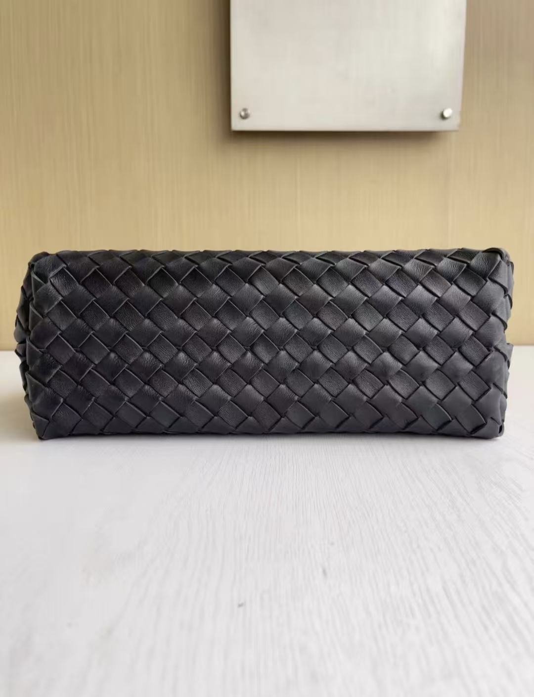 Chic Compact Shoulder Knitted Leather Purse Versatile Fashion Accessory Made from Superior Lambskin