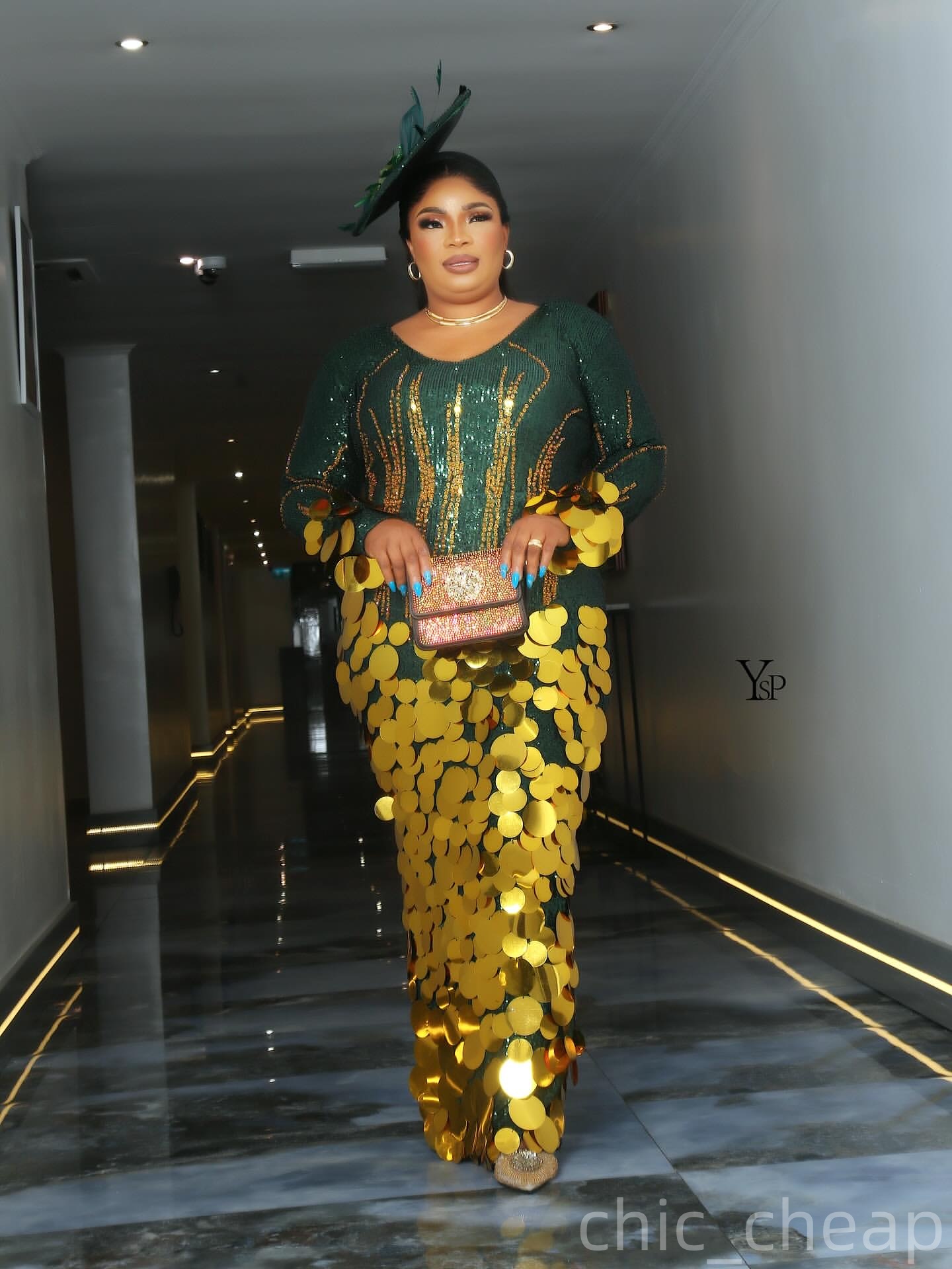 Sheath Dark Green Plus Size Prom Dresses 2025 V-neck Beaded Sequins Long Sleeves Evening Formal Party Second Birthday Engagement Gowns Dress For Speci