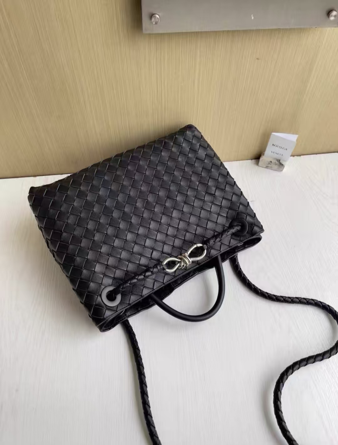 Chic Compact Shoulder Knitted Leather Purse Versatile Fashion Accessory Made from Superior Lambskin