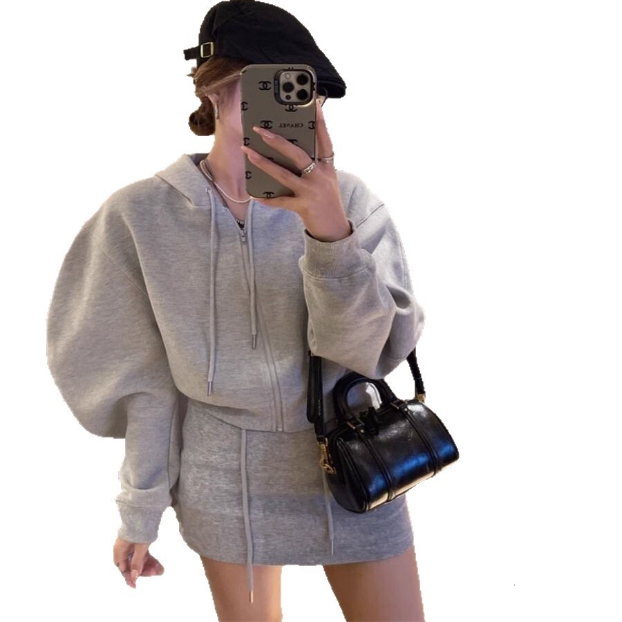 Retro women s pillow bag niche cylindrical bag fashionable texture women s shoulder bag handheld women s crossbody bag autumn new designer bag