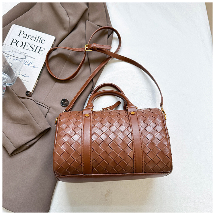 Luxury Brand Designer Bag Boston Handbag Shoulder Bag Niche Design Crossbody Bag Stylish Versatile Woven Handbag