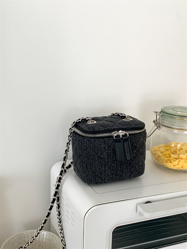 Luxury Brand Designer Bag Mini Fashion Shoulder Bag With Unique Design, Style Quilted Crossbody Box Bag For Women, Simple Chain Denim Bag