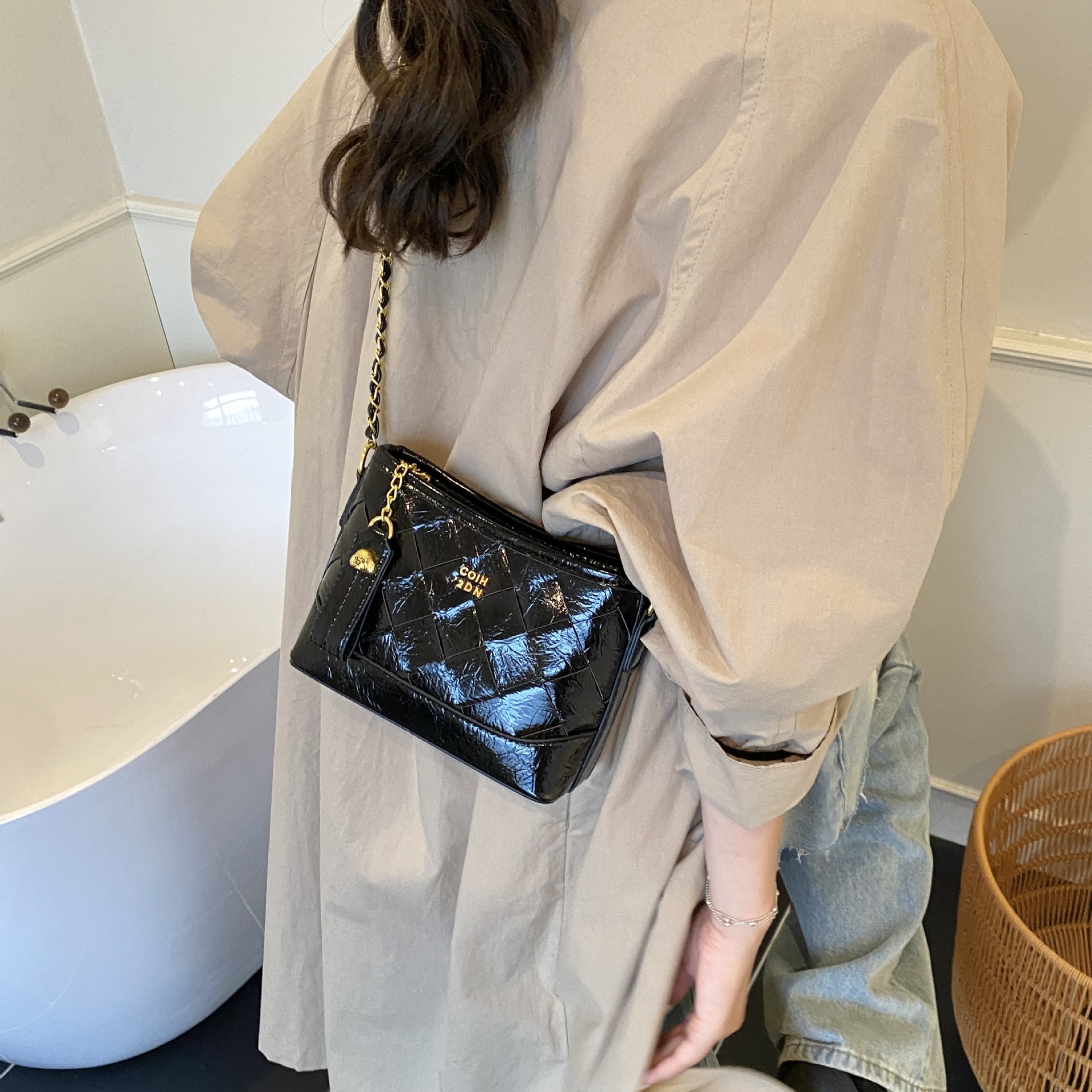 Luxury Brand Designer Bag Quilted Woven Bucket Bag 2025 New Chain Hobo Bag Crossbody Bag Women's Bag Textured Stylish Shoulder Bag