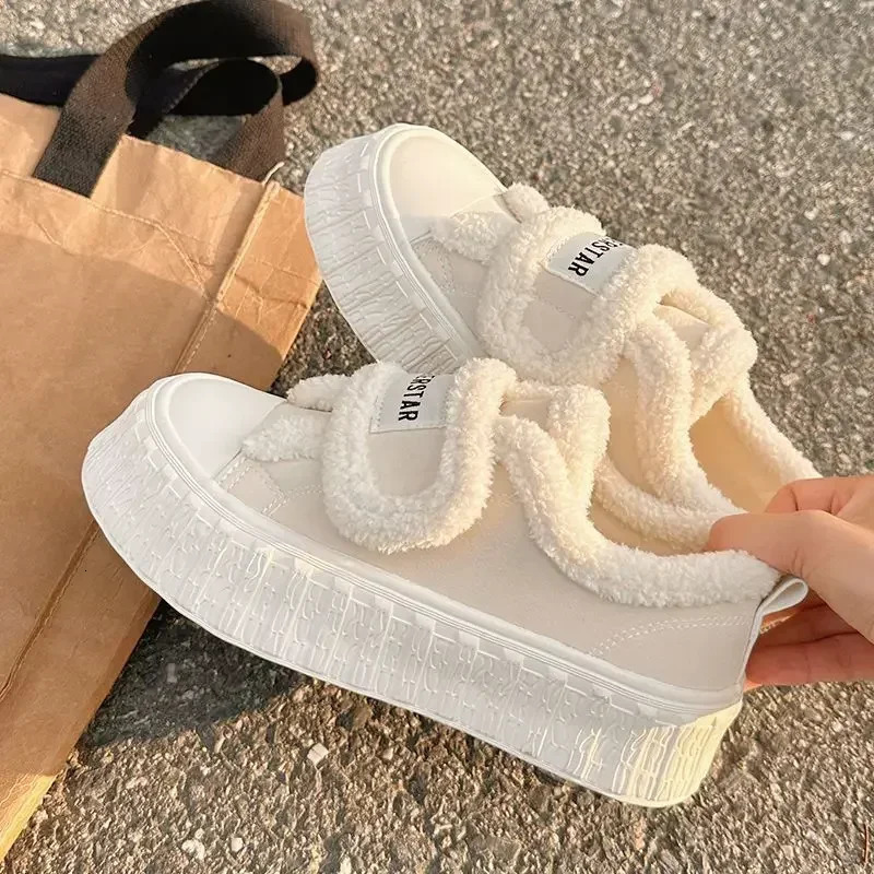 Winter Women Breathable Warm Sneakers White Wool Shoes Thick Heel Plaid Sneakers Casual Running Platform Lolita Shell Shoes 251013