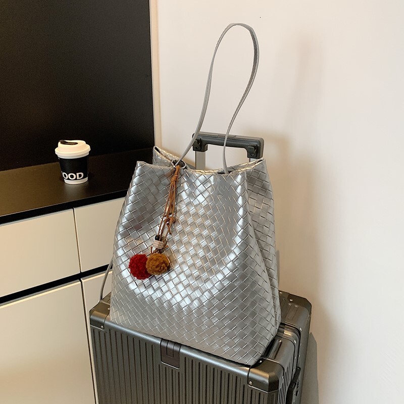 Luxury Brand Designer Bag 2025 New Niche Design Woven Shoulder Bag For Women Korean Version High-End Trendy Versatile Handbag For Women