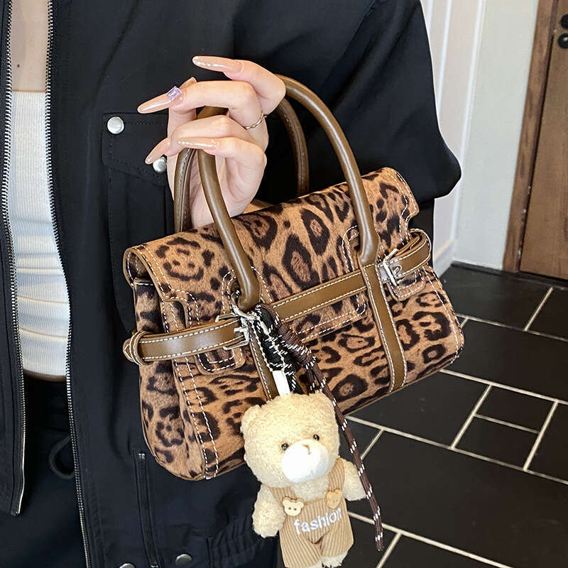 Commuting Matte for Women 2025 New Fashion Designer Bags Versatile Crossbody Exquisite Super Popular Handheld Small Square Bag