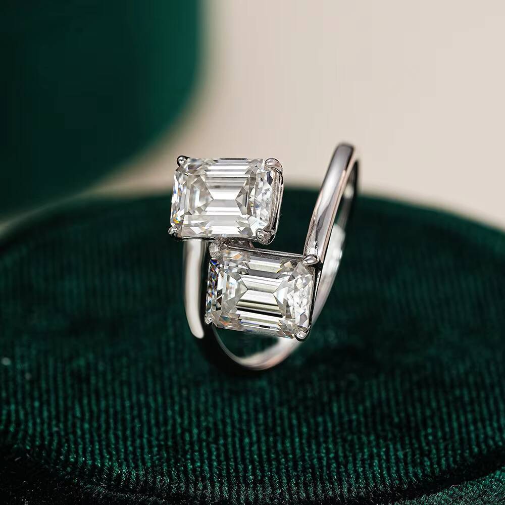 HighEnd Luxury Moissanite Ring S925 Silver Sugar Cube Two Main Stone Emerald Moissanite Ring for Women