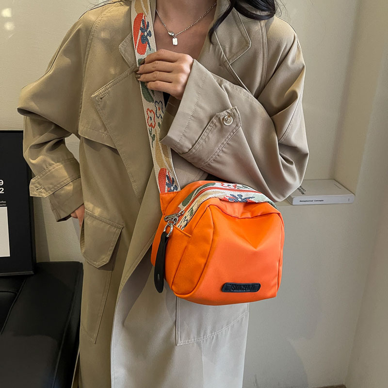 Luxury Brand Designer Bag New Canvas Shoulder Bag For Women, Large Capacity Crossbody Bag, Versatile Oxford Cloth Shell Bag With Copyright