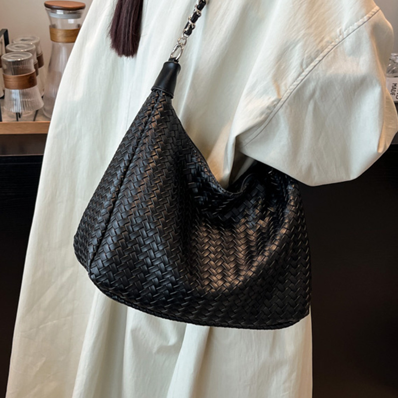 Luxury Brand Designer Bag Large Capacity Underarm Bag For Women 2025 New Fashion Woven Single Shoulder Crossbody Bag Solid Color Chain Commuter Bag