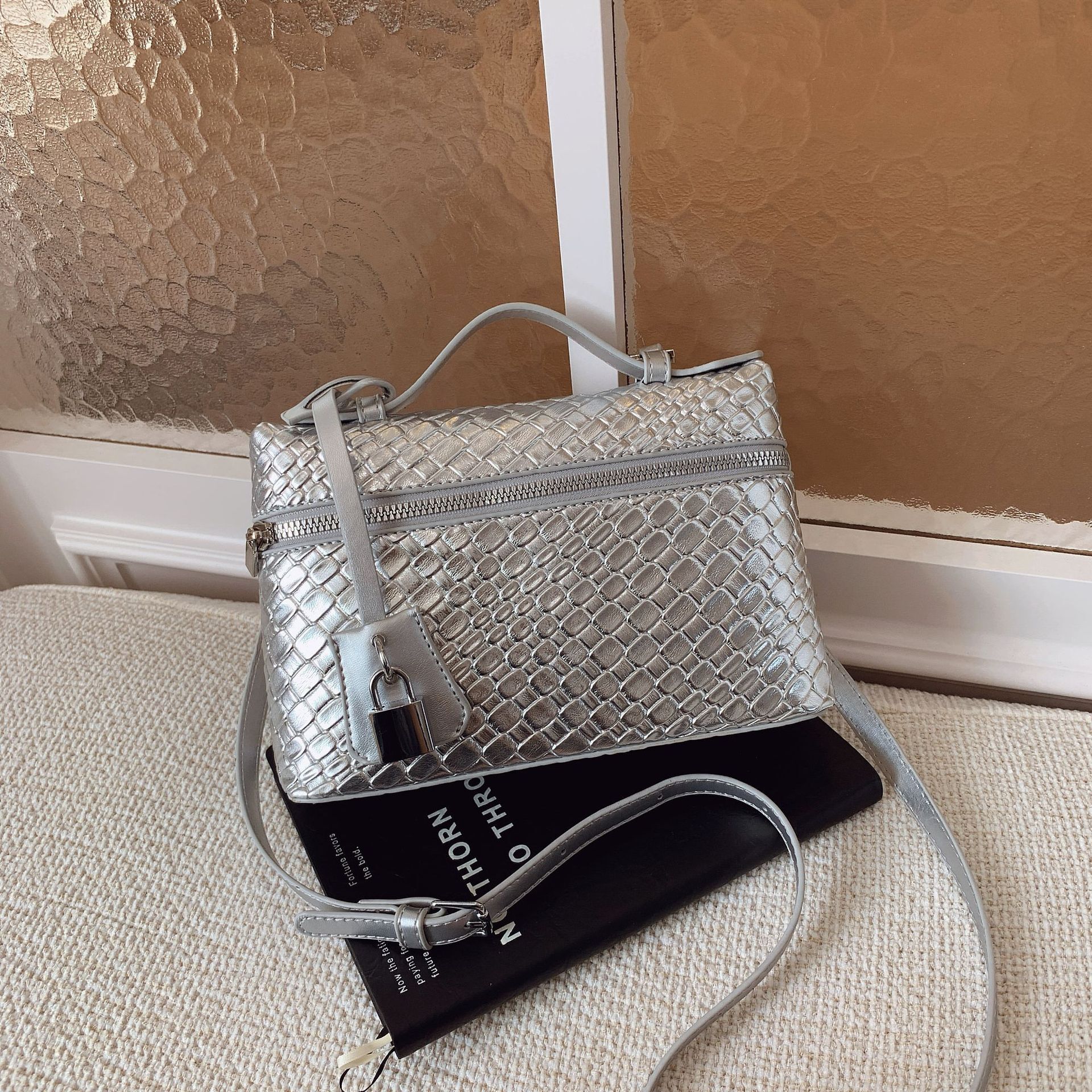 Luxury Brand Designer Bag Handbag For Women New Embossed Woven Box Bag Small Square Bag Niche Exquisite Small Lock Pendant Single Shoulder Crossbody B