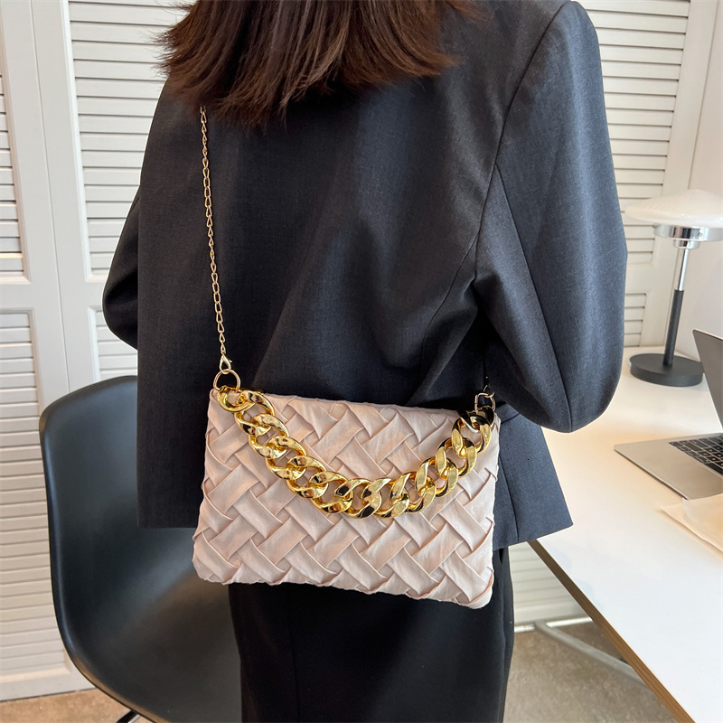 Luxury Brand Designer Bag 2022 New Simple Chain Shoulder Bag Solid Color Fashion Pleated Bubble Casual Texture Crossbody Small Square Bag
