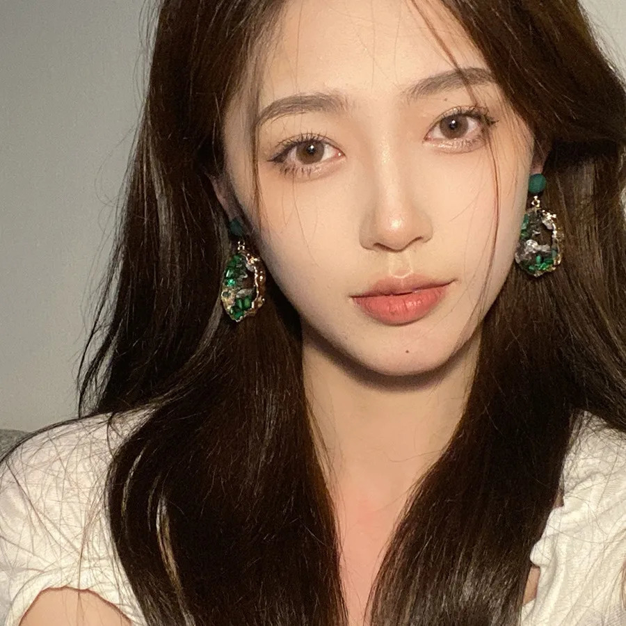 Vintage Emerald Irregular Earrings for Women in Fashion Personality Drop Earrings Fairycore Jewelry 251013