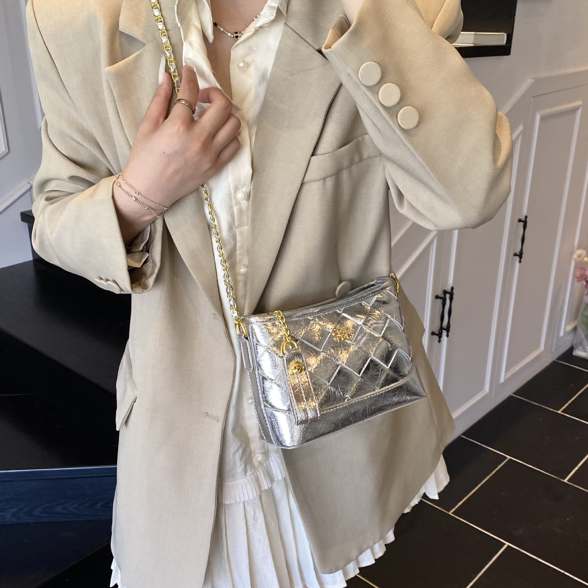 Luxury Brand Designer Bag Quilted Woven Bucket Bag 2025 New Chain Hobo Bag Crossbody Bag Women's Bag Textured Stylish Shoulder Bag