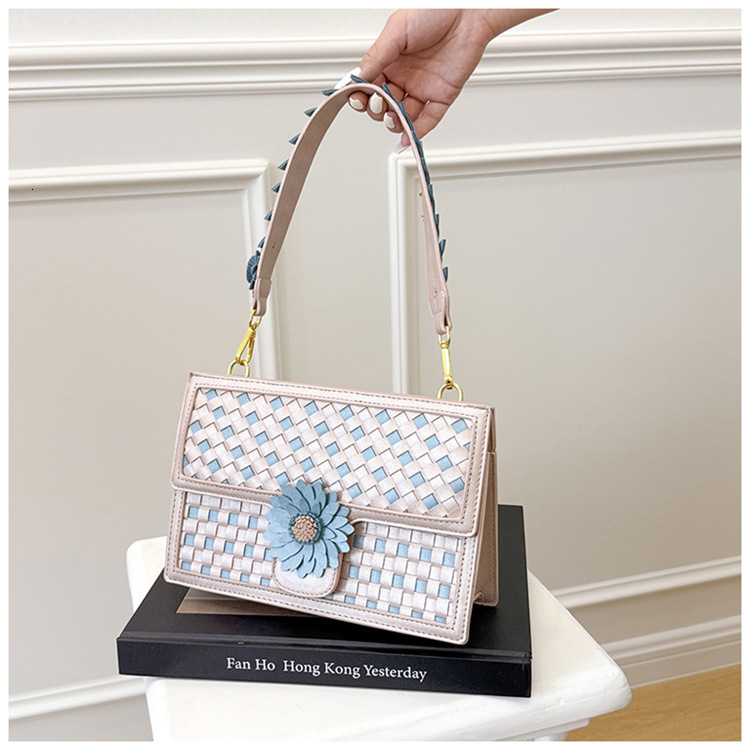 Luxury Brand Designer Bag 2025 Jelly Bag Casual Hollow Out Bag Small Bag Chain Crossbody Bag Woven Fashion Single Shoulder Bag Versatile