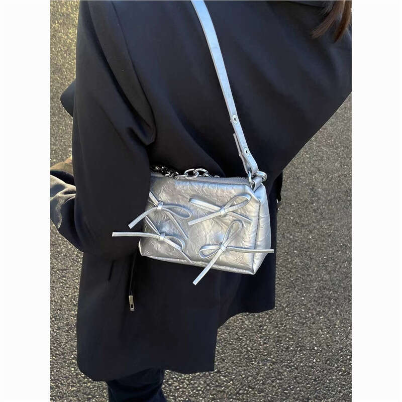High-Value Ins Niche Designer Bags Mini Silver Bow Shoulder Small Designer Bags Square Chain Underarm Designer Bags Bag for Women