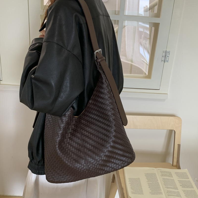 Luxury Brand Designer Bag High-End Hand-Woven Large Capacity Underarm Bag For Women 2025 New Fashion Versatile Tote Bag Single Shoulder Handbag