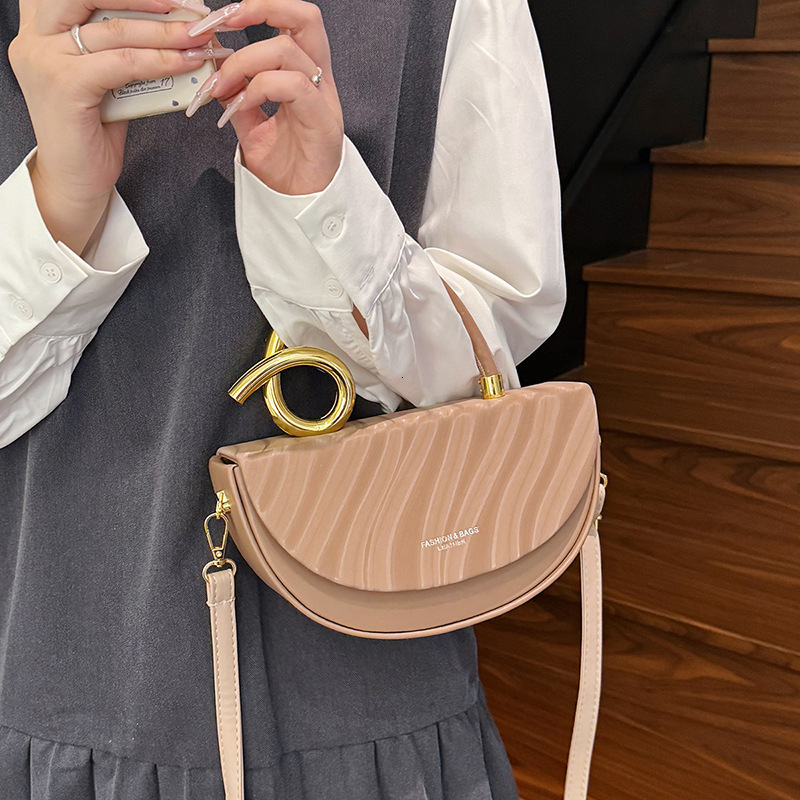 Luxury Brand Designer Bag 2025 New Half-Round Saddle Bag Fashion Niche Design Crossbody Bag Versatile High-End Feel Women's Box Bag
