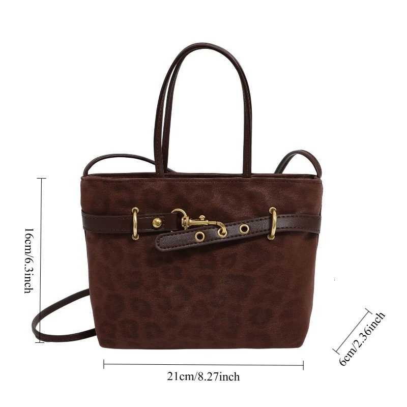 Shoulder Bag Zipper Opening Design Fashionable Versatile Commuter Messenger Bag Z251018