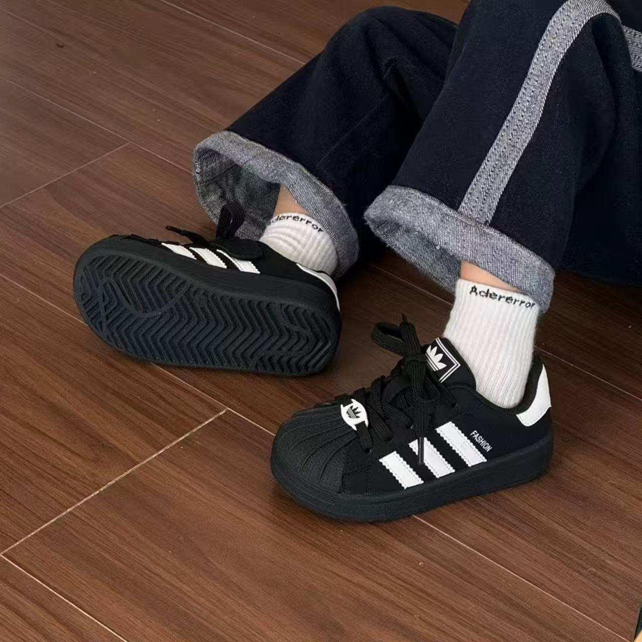 New designer children's shoes, fashionable round toe sports shoes for boys and girls, outdoor soft soled trendy running shoes