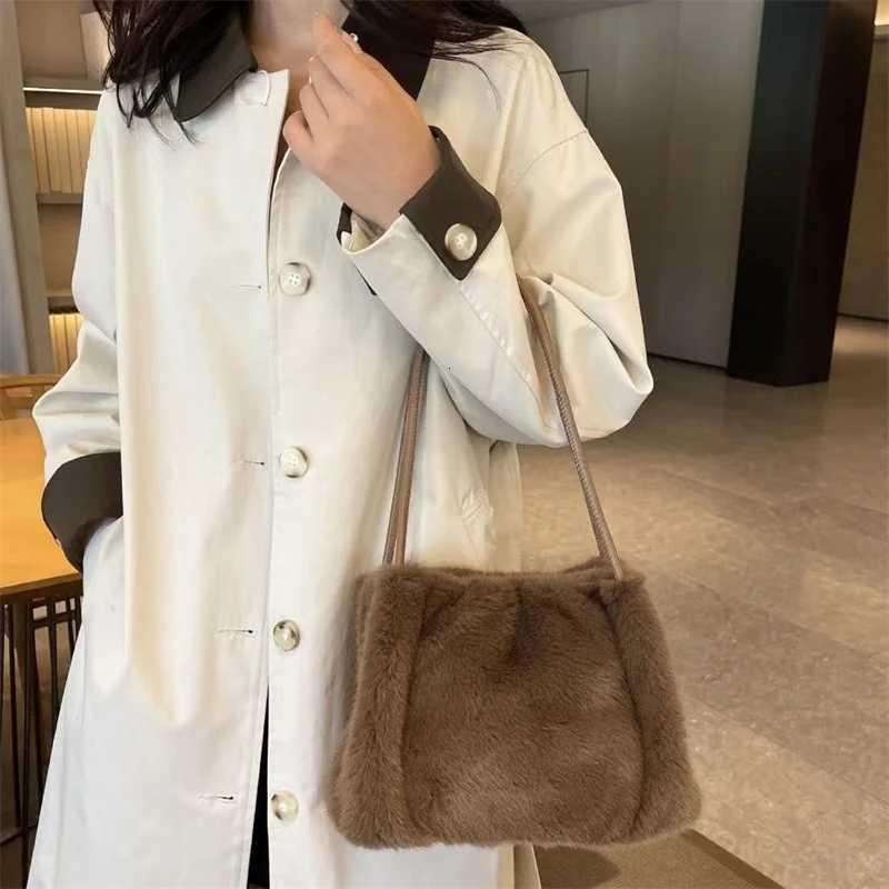 Womens Versatile Plush Crossbody Bag Fashion Korean Edition Casual Shoulder Tote Bag Single Plush Bag Z251018