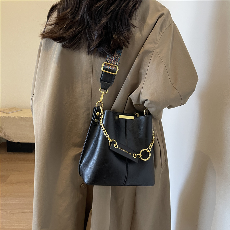 Luxury Brand Designer Bag New Large Capacity Bag For Women Birthday Gift Practical Fashion Simple Shoulder Crossbody Handbag
