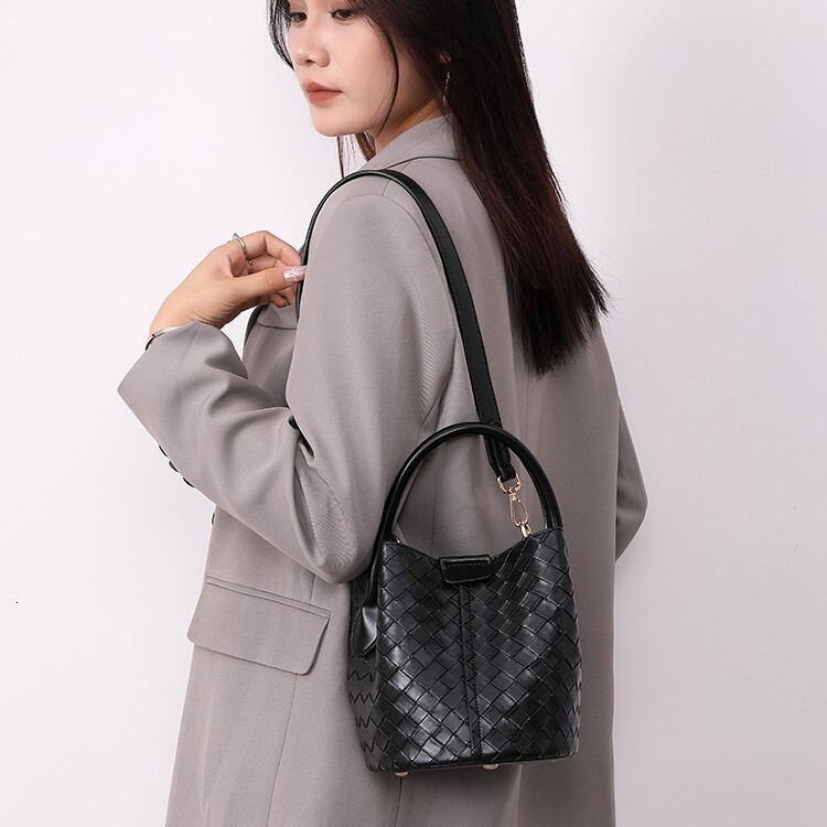 Luxury Brand Designer Bag Hong Kong Bag Women Autumn 2025 New Women's Bag Crossbody Bucket Bag Woven Bag Large Capacity Handbag Shoulder Bag