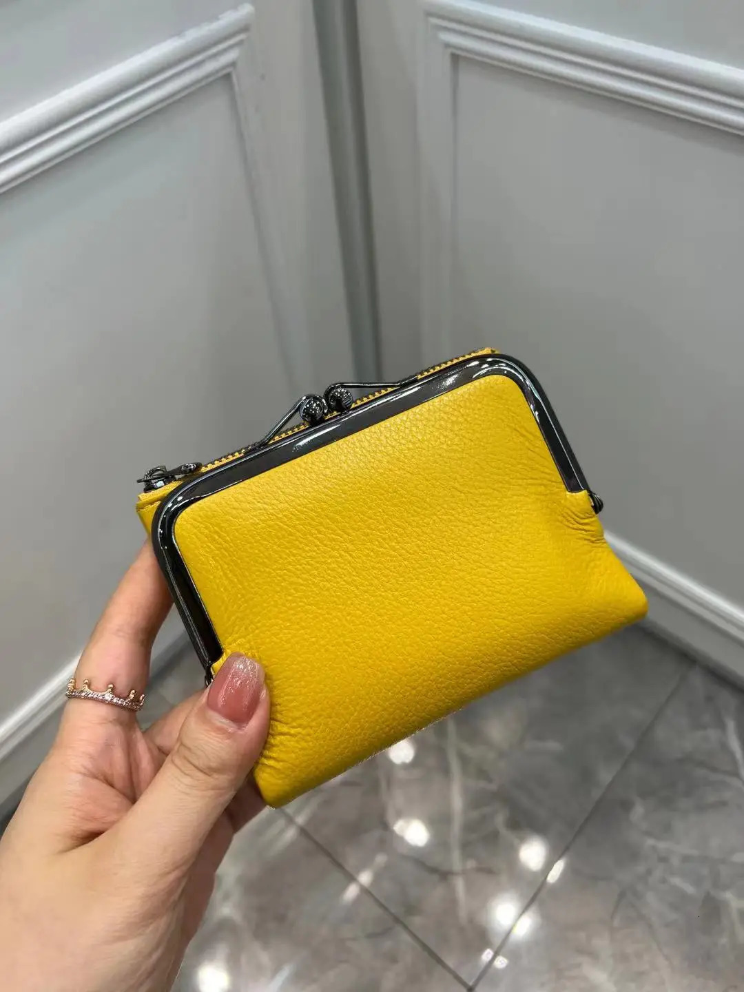 Coin Purse Genuine Leather Retro Handbag Short Wallet Womens Multifunctional Clip Zero Wallet Cowhide wallets Card holder 251013