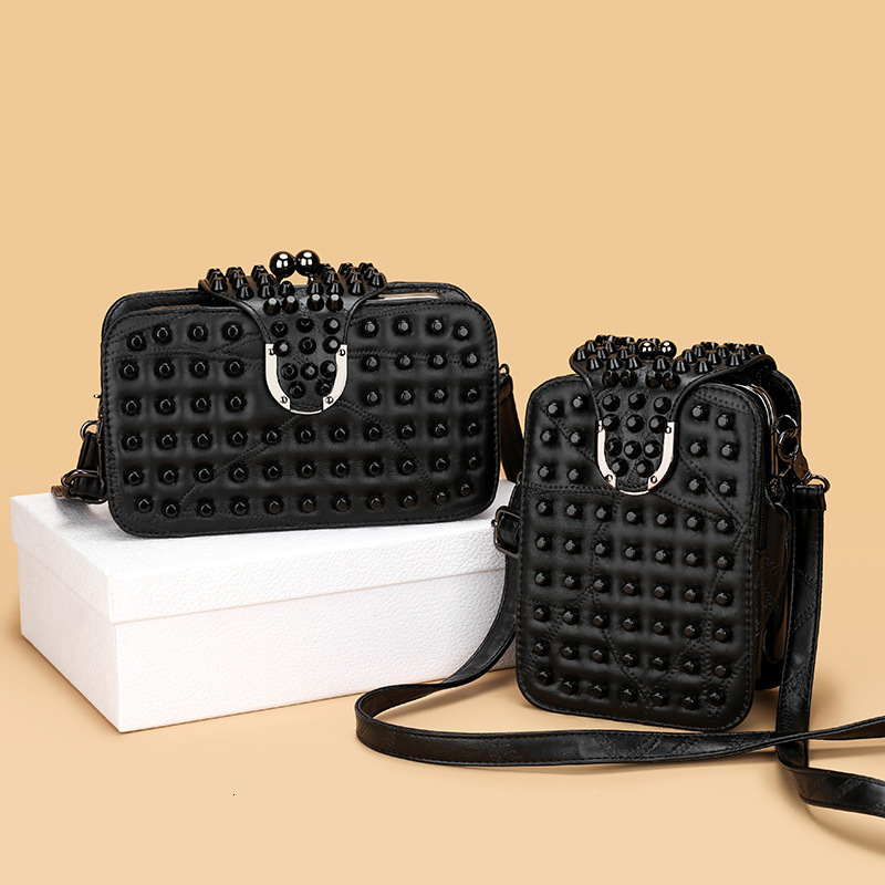 Luxury Brand Designer Bag Fashion Bag Textured Sheepskin Women's Bag 2025 Fashion Versatile Clip Bag Korean Style Trendy Rivet Single Shoulder Ba