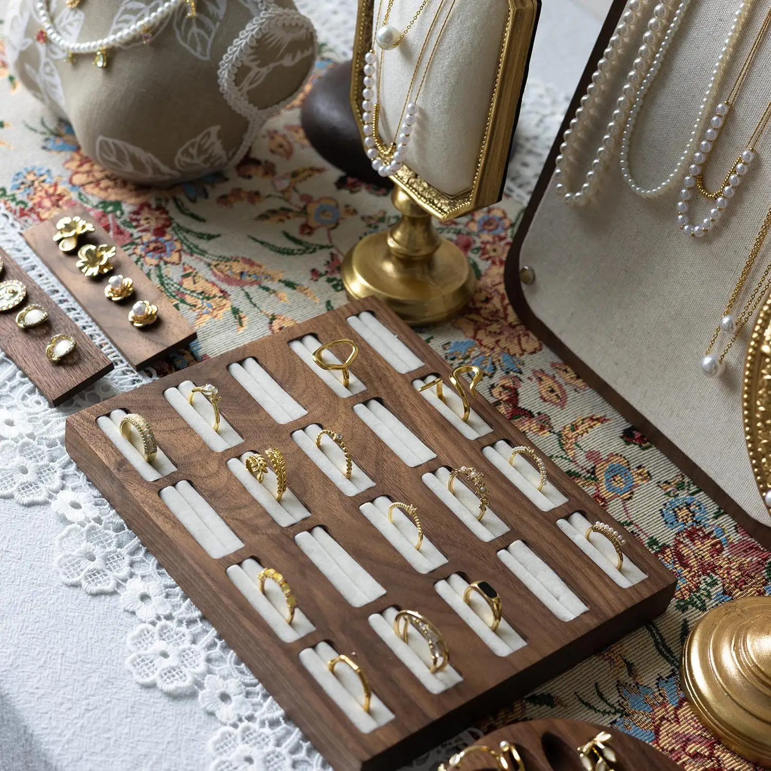 Necklace Display Portrait Model Wooden Window Jewelry Displays Rack Counter Bracelet Ring Organizer Display Props 251016